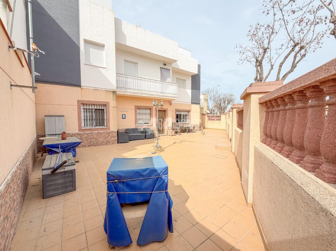 Vista exterior de Pis en venda en Chipiona