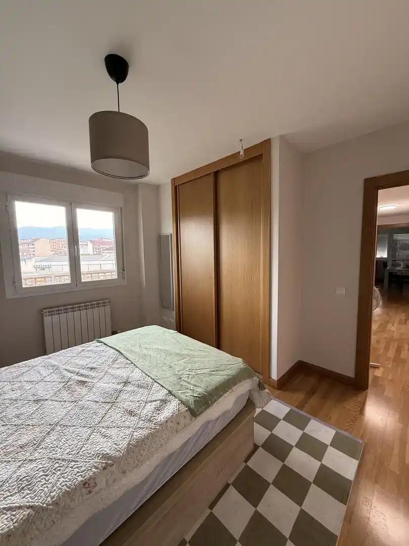 Habitación de Piso en venta en Entrena con Piscina y Balcón