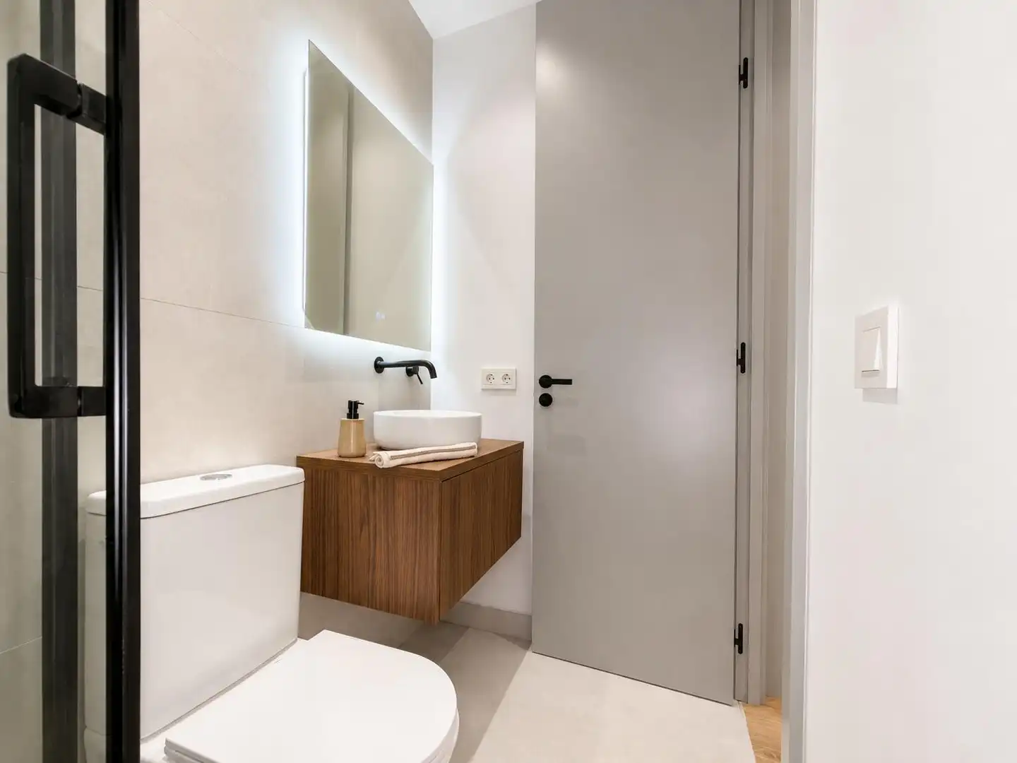 Badezimmer von Wohnung zum Verkauf in Madrid mit Klimaanlage und Heizung