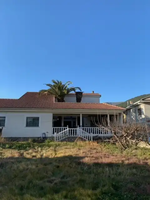 Vista exterior de Casa o chalet en venta en La Adrada  con Calefacción, Jardín privado y Trastero