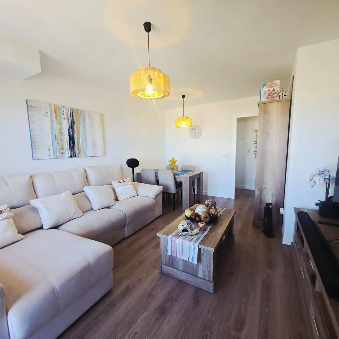 Wohnzimmer von Wohnung zum Verkauf in Rincón de la Victoria mit Klimaanlage, Heizung und Terrasse
