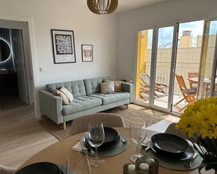 Sala d'estar de Apartament de lloguer en Torrevieja amb Aire condicionat, Terrassa i Moblat