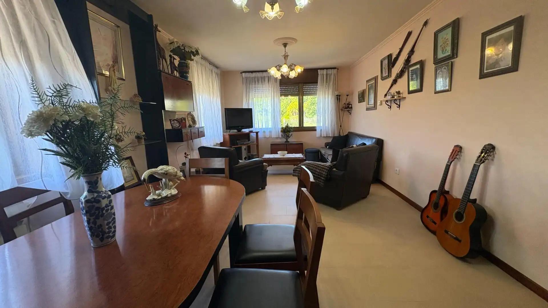 Sala d'estar de Casa o xalet en venda en Mugardos amb Calefacció