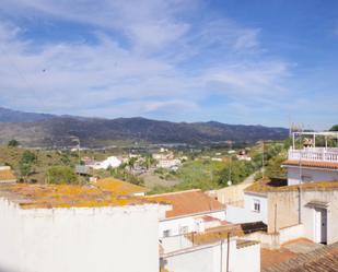 Vista exterior de Finca rústica en venda en Benamocarra amb Terrassa