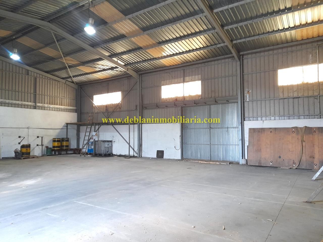 Industrial buildings to rent in Tui