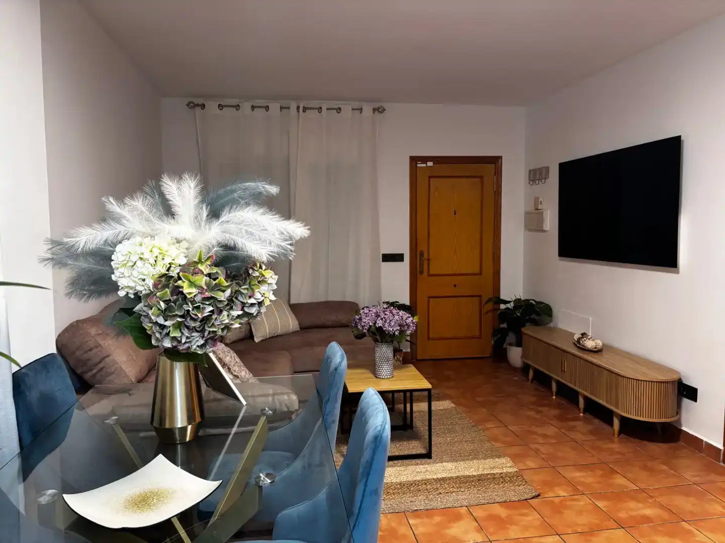 Sala de estar de Piso de alquiler en Vera con Aire acondicionado, Piscina y Balcón