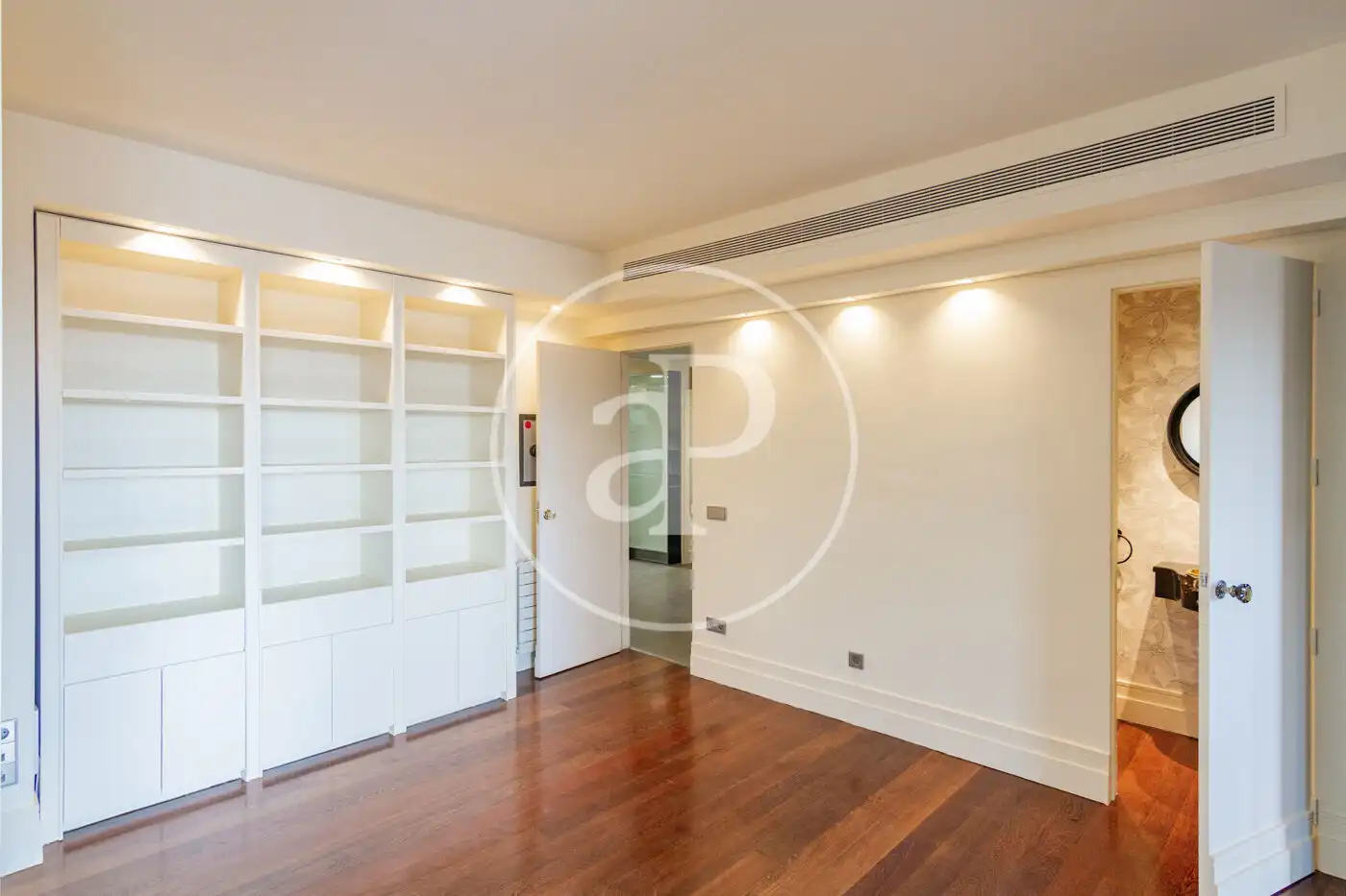 Sala d'estar de Pis de lloguer en Madrid amb Aire condicionat, Calefacció i Jardí privat