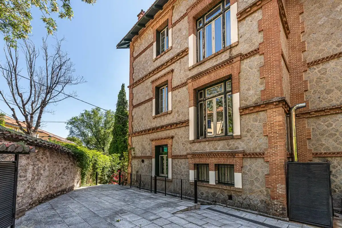 Exterior view of Houses for sale in San Lorenzo de El Escorial  with Air Conditioner, Heating and Private garden