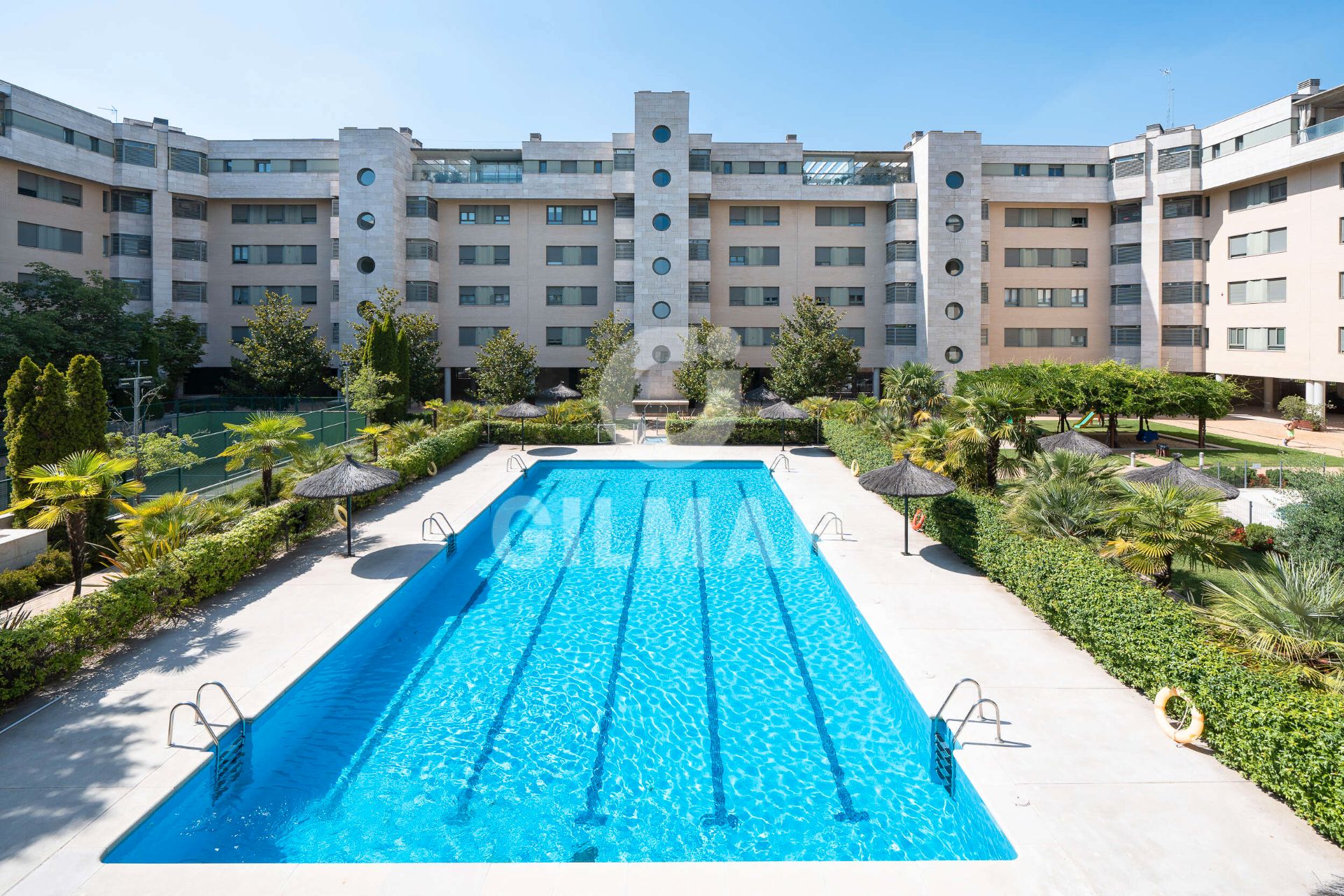 Piscina de Pis en venda en  Madrid Capital amb Aire condicionat, Terrassa i Traster