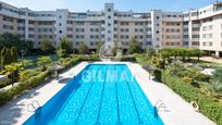 Piscina de Pis en venda en  Madrid Capital amb Aire condicionat, Terrassa i Traster