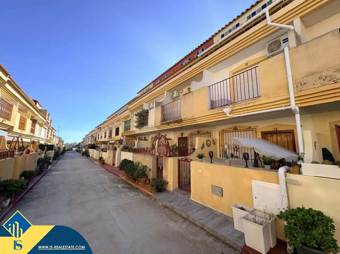 Maison mitoyenne avec piscine à vendre à Orihuela Costa