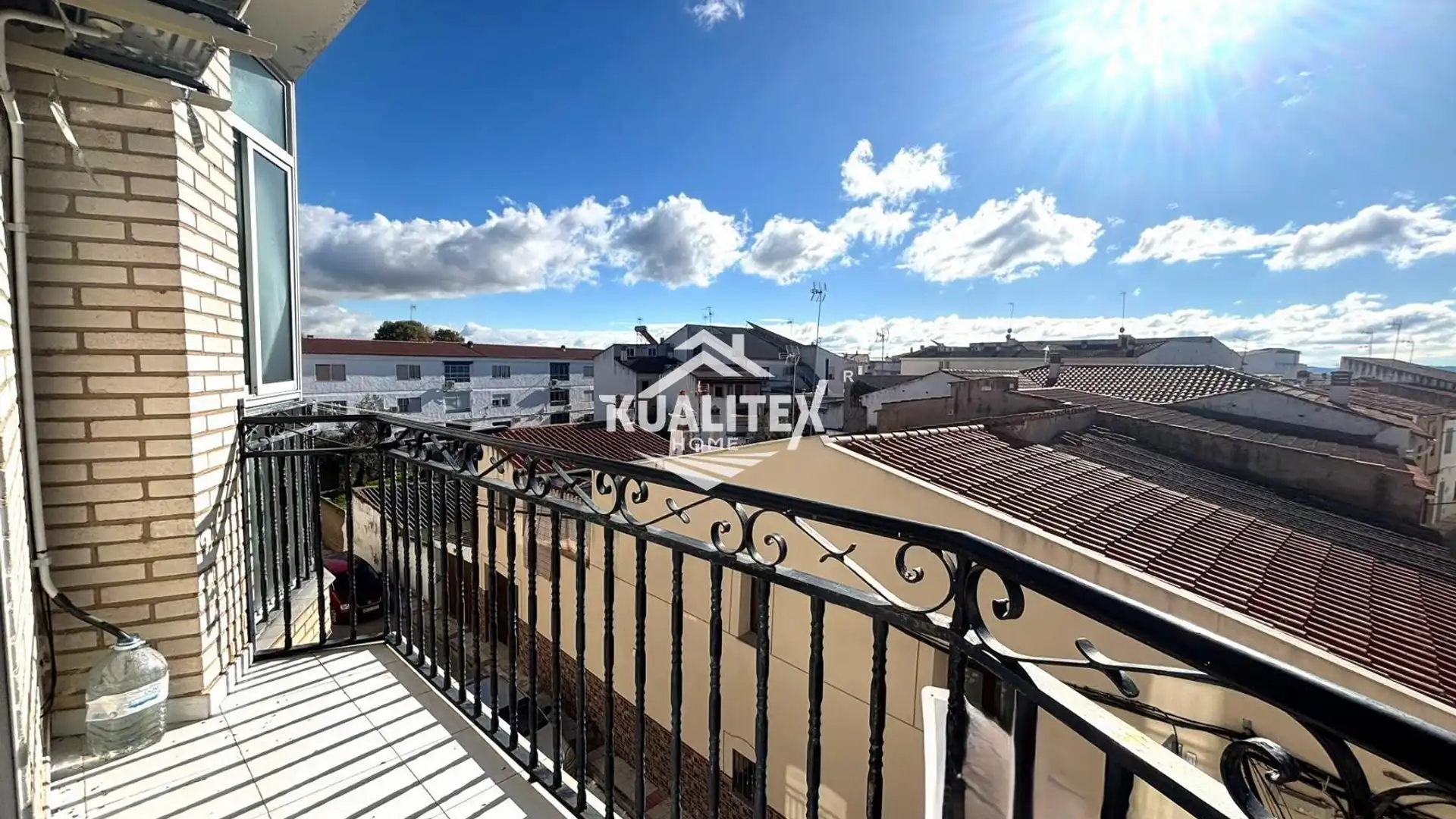 Vista exterior de Pis en venda en Arroyo de la Luz amb Aire condicionat, Terrassa i Moblat