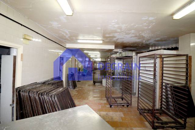 Local comercial en Venta en Calle Albéniz en Teatinos - Los Prados