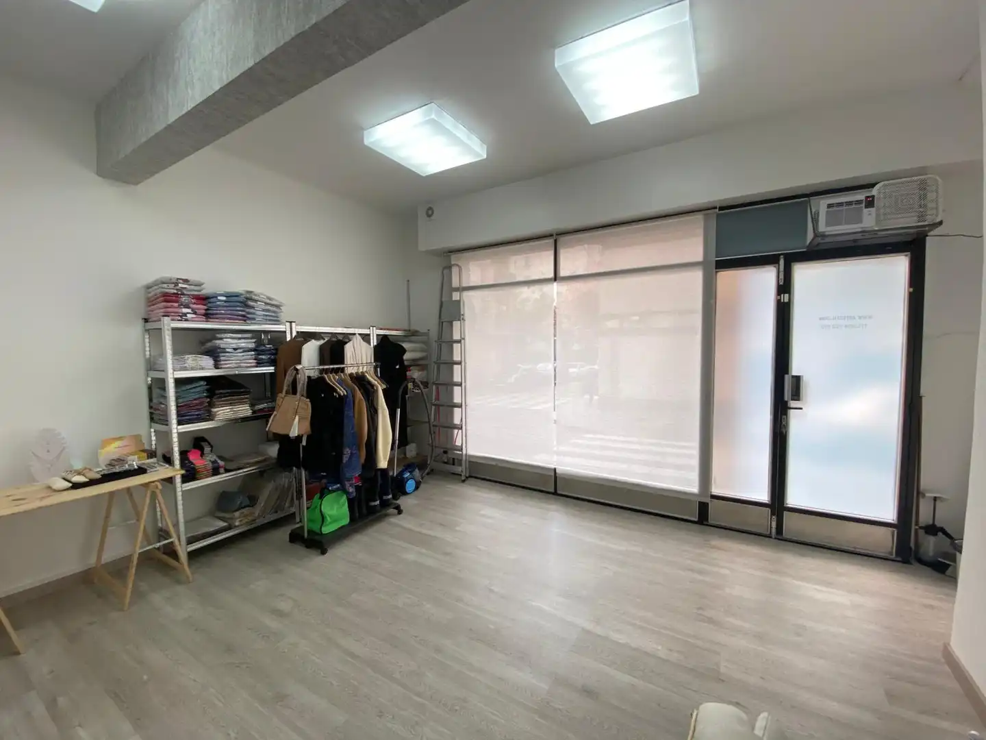Business premises for sale in Poble, imagen 2