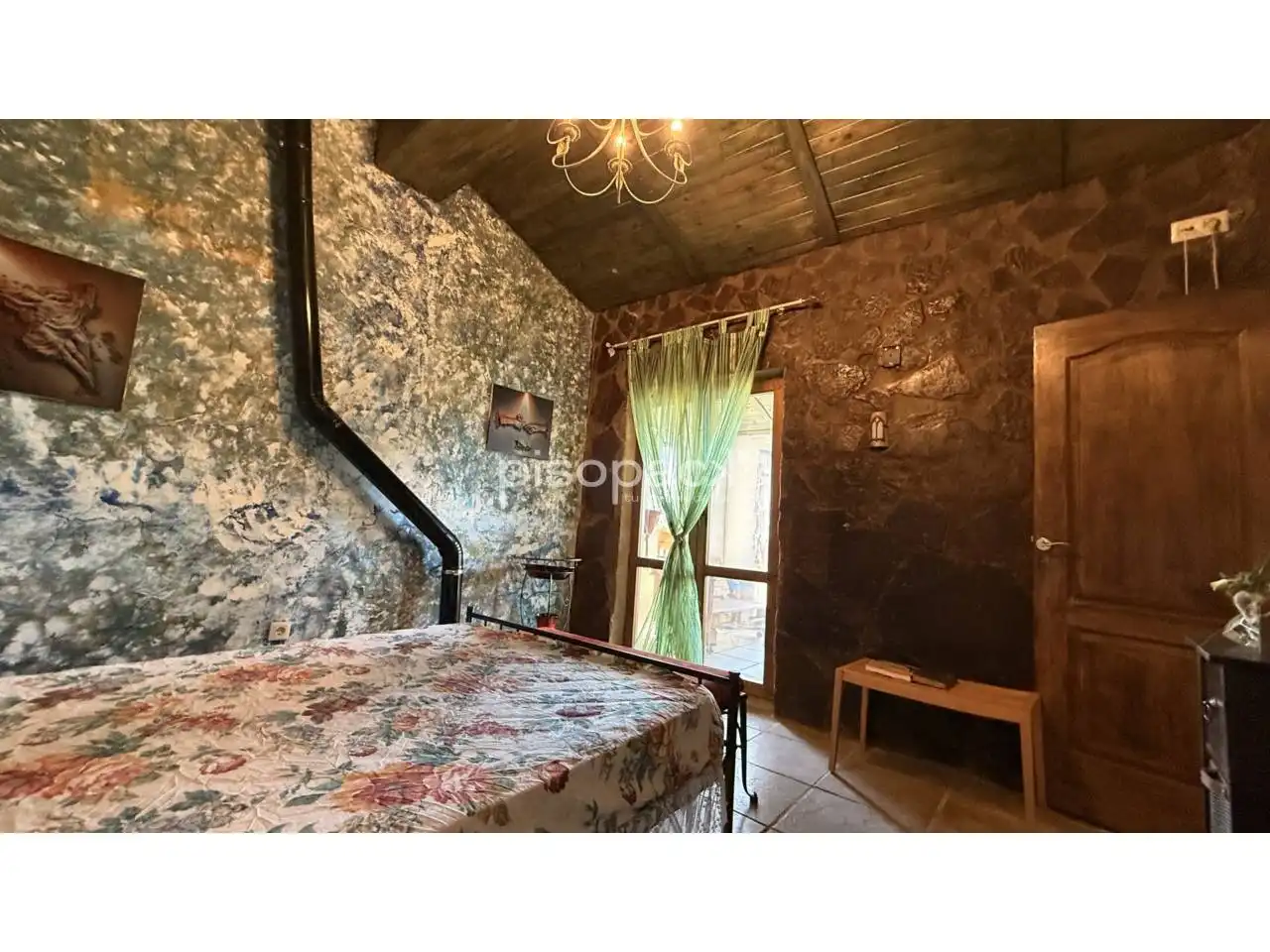 Dormitori de Casa o xalet en venda en Undués de Lerda amb Calefacció, Jardí privat i Parquet