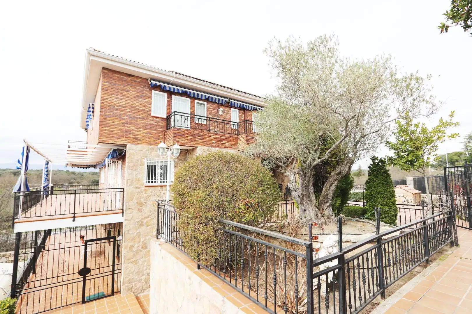 Vista exterior de Casa o chalet en venta en Colmenarejo con Calefacción, Terraza y Trastero