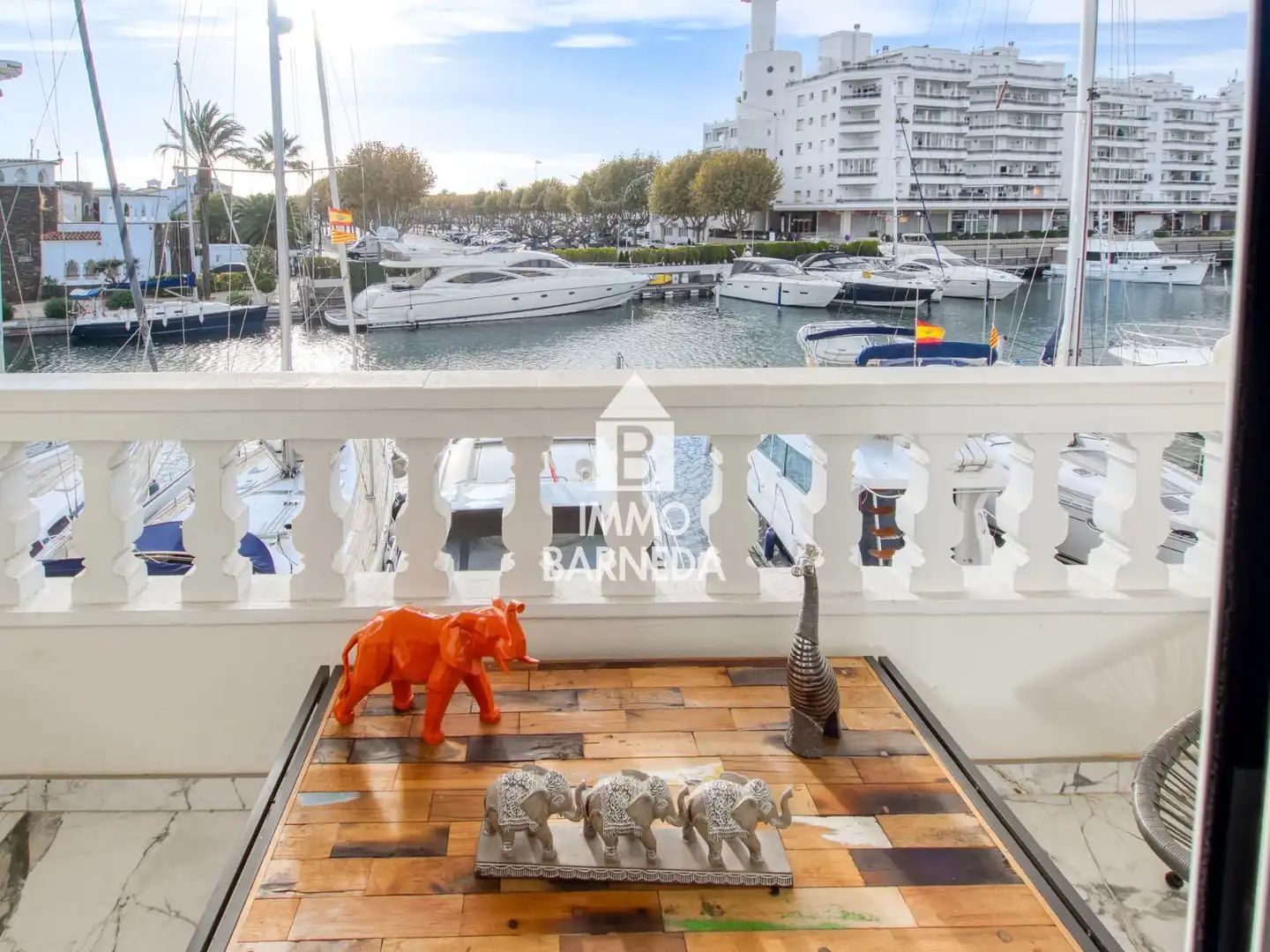Außenansicht von Wohnung zum Verkauf in Empuriabrava mit Klimaanlage, Heizung und Terrasse