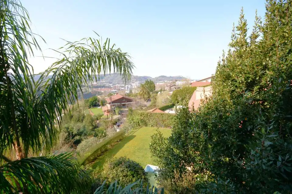 Jardí de Casa o xalet en venda en Donostia - San Sebastián  amb Aire condicionat, Calefacció i Jardí privat