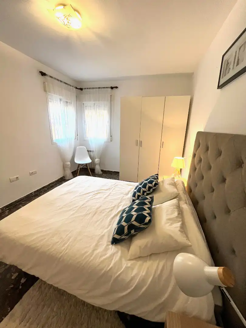 Dormitori de Pis en venda en Churriana de la Vega amb Calefacció, Moblat i Forn