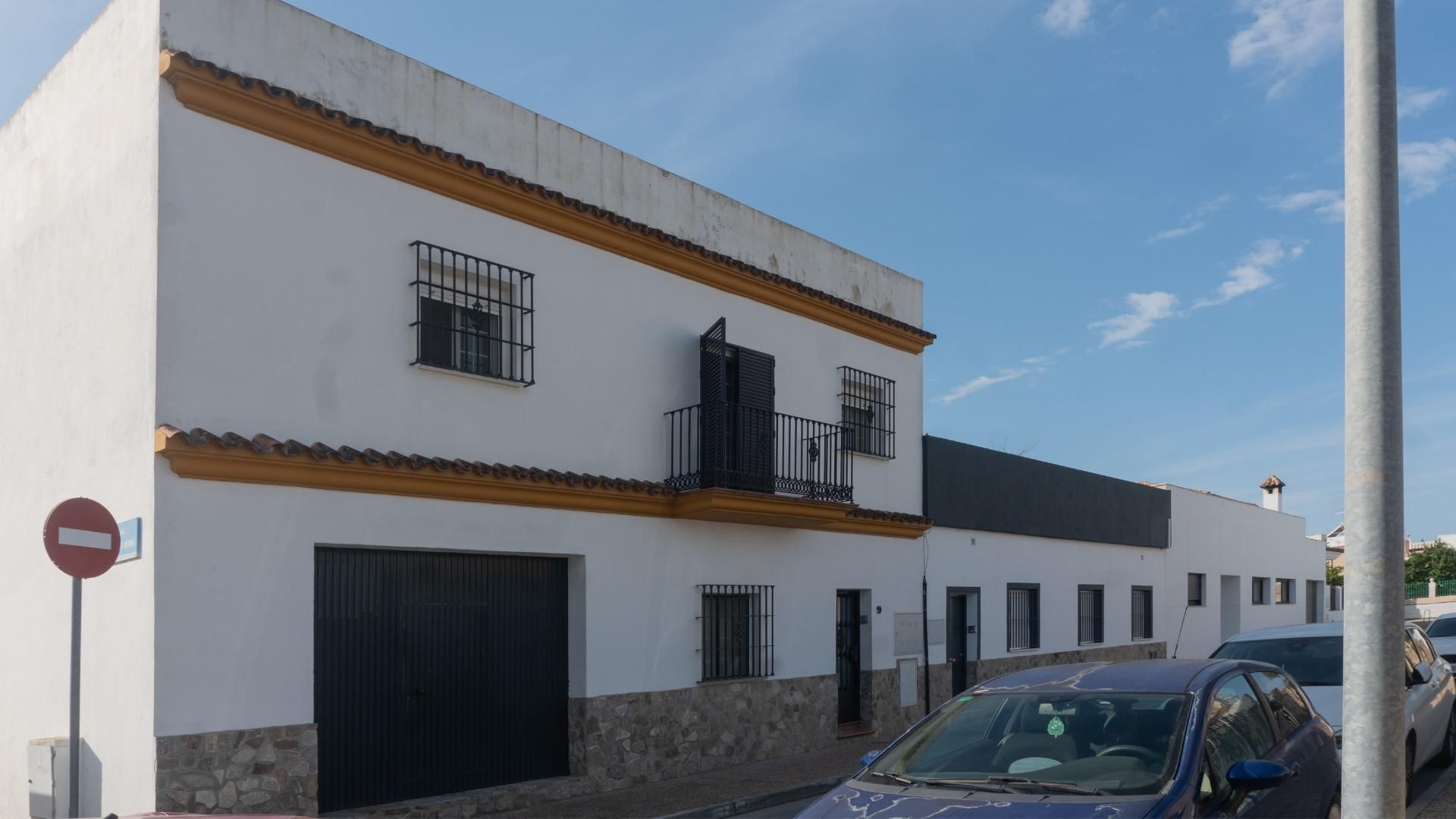 Vista exterior de Casa o xalet en venda en Jerez de la Frontera amb Aire condicionat i Jardí privat