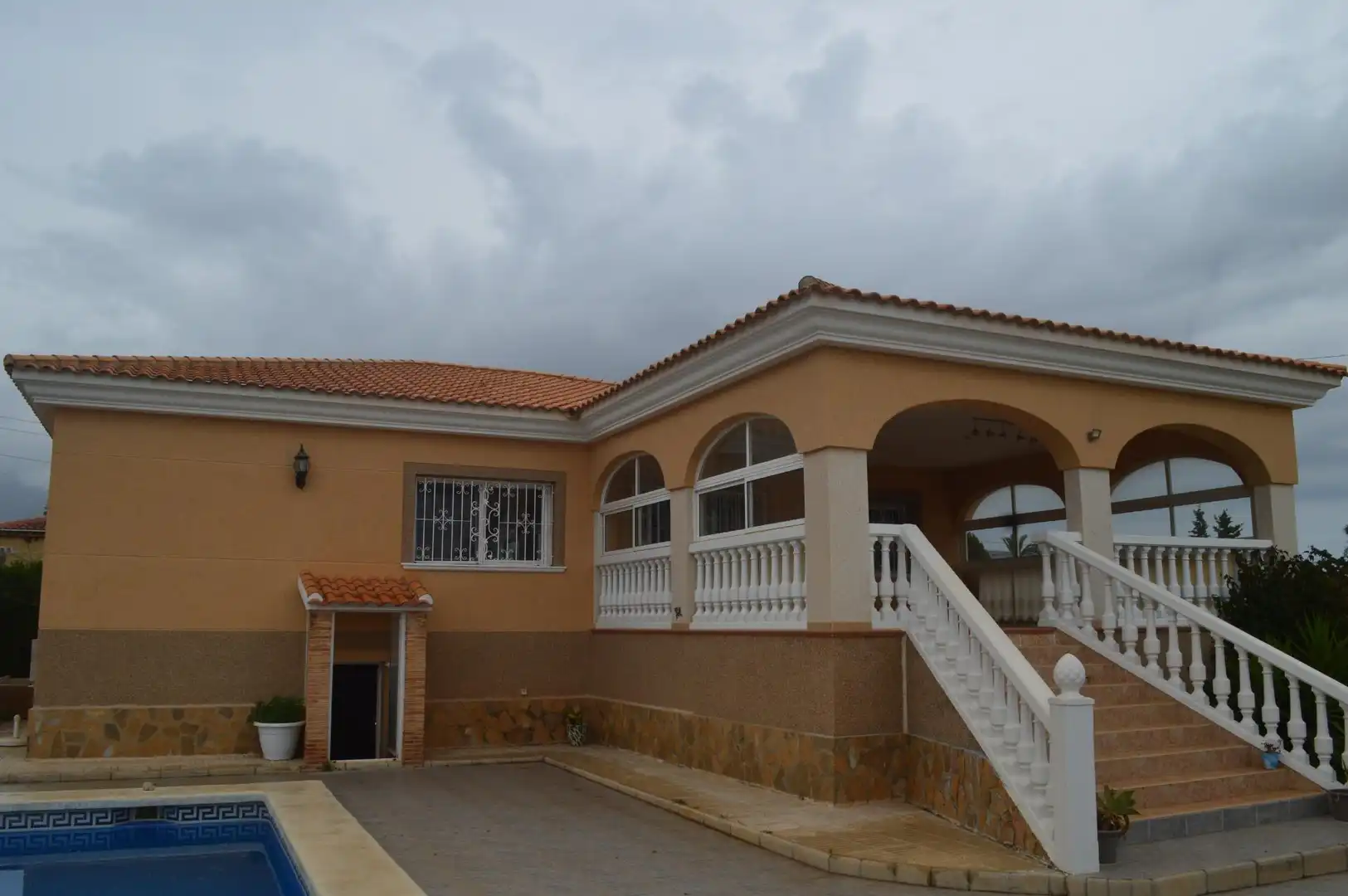 Detached house with pool for sale in Busot
