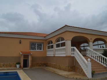 Chalet con piscina en venta en Busot