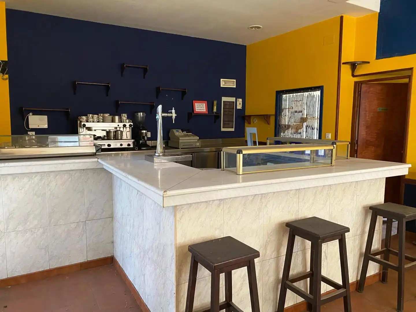 Local en venta en Gijón  con Amueblado y Alarma