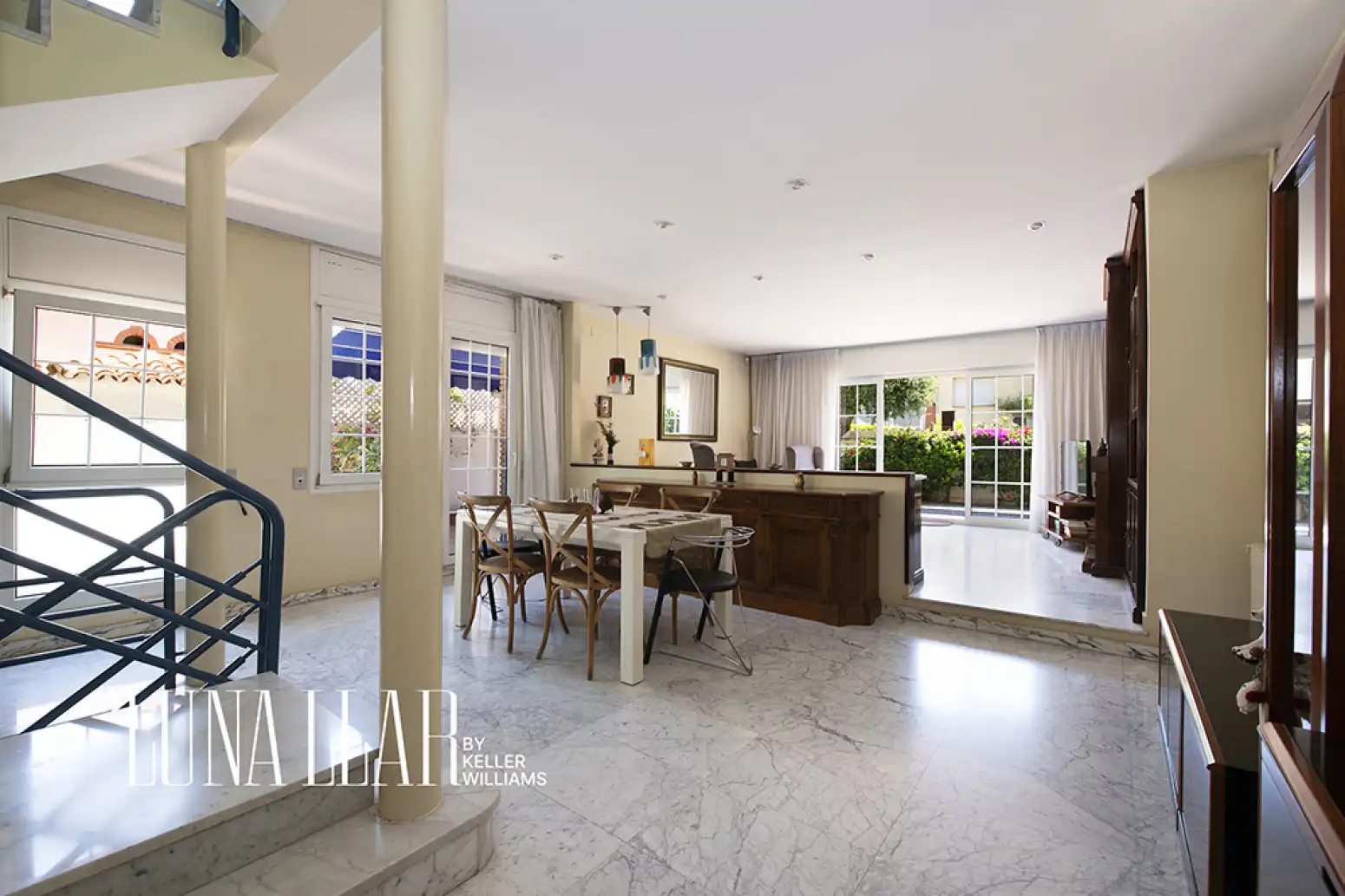 Dining room of Houses for sale in Castelldefels  with Air Conditioner, Heating and Private garden