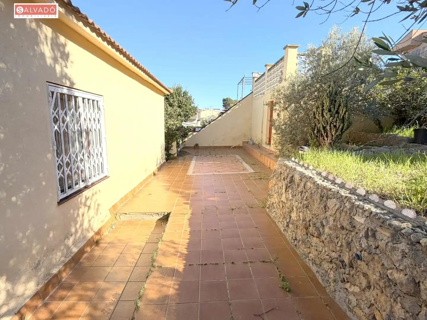 Exterior view of Houses for sale in Albinyana  with Private garden, Terrace and Storage room