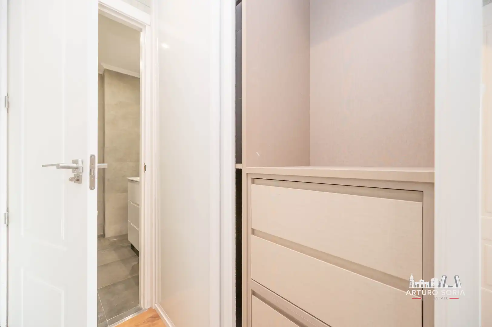 Habitación de Piso de alquiler en Madrid con Aire acondicionado, Trastero y Lavadora