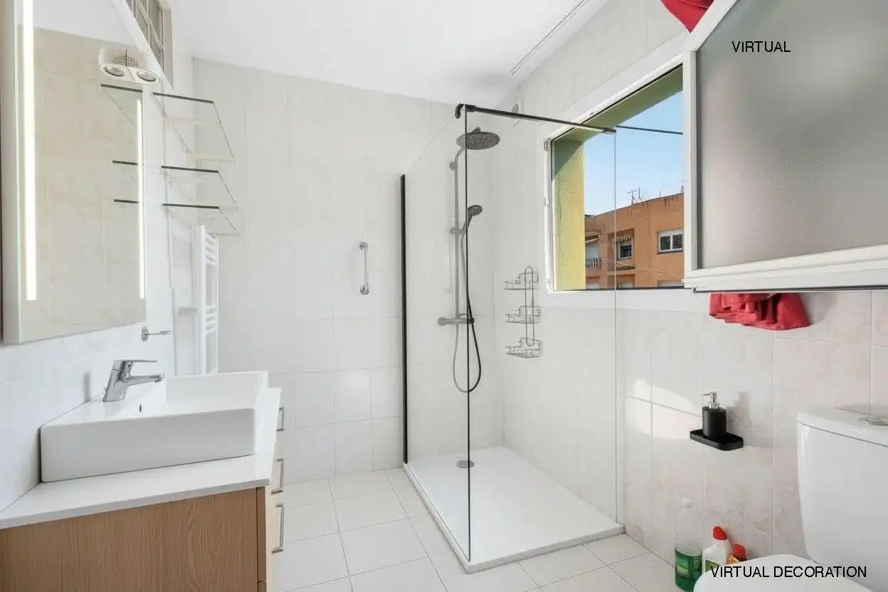Baño de Casa o chalet en venta en Sant Pere Pescador con Aire acondicionado, Calefacción y Jardín privado