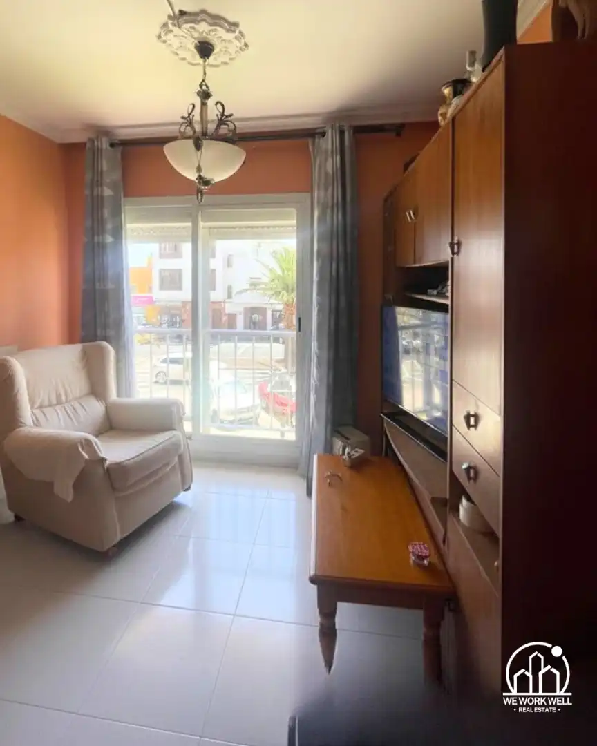 Sala d'estar de Casa adosada en venda en Puerto del Rosario amb Jardí privat, Parquet i Terrassa