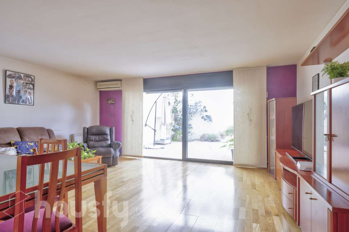 Living room of Flat for sale in Rubí  with Air Conditioner, Heating and Terrace