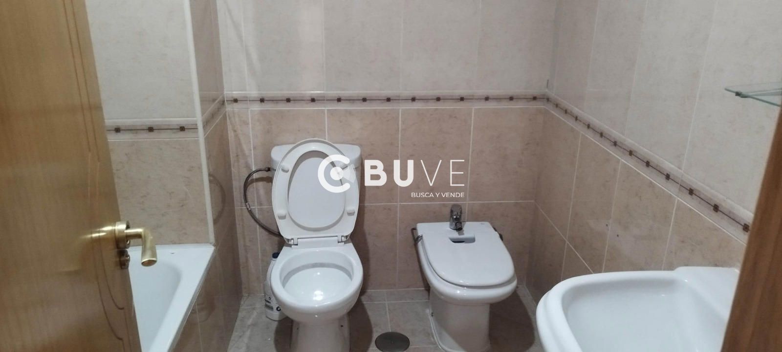 Bany de Pis de lloguer en Camarena amb Calefacció i Traster