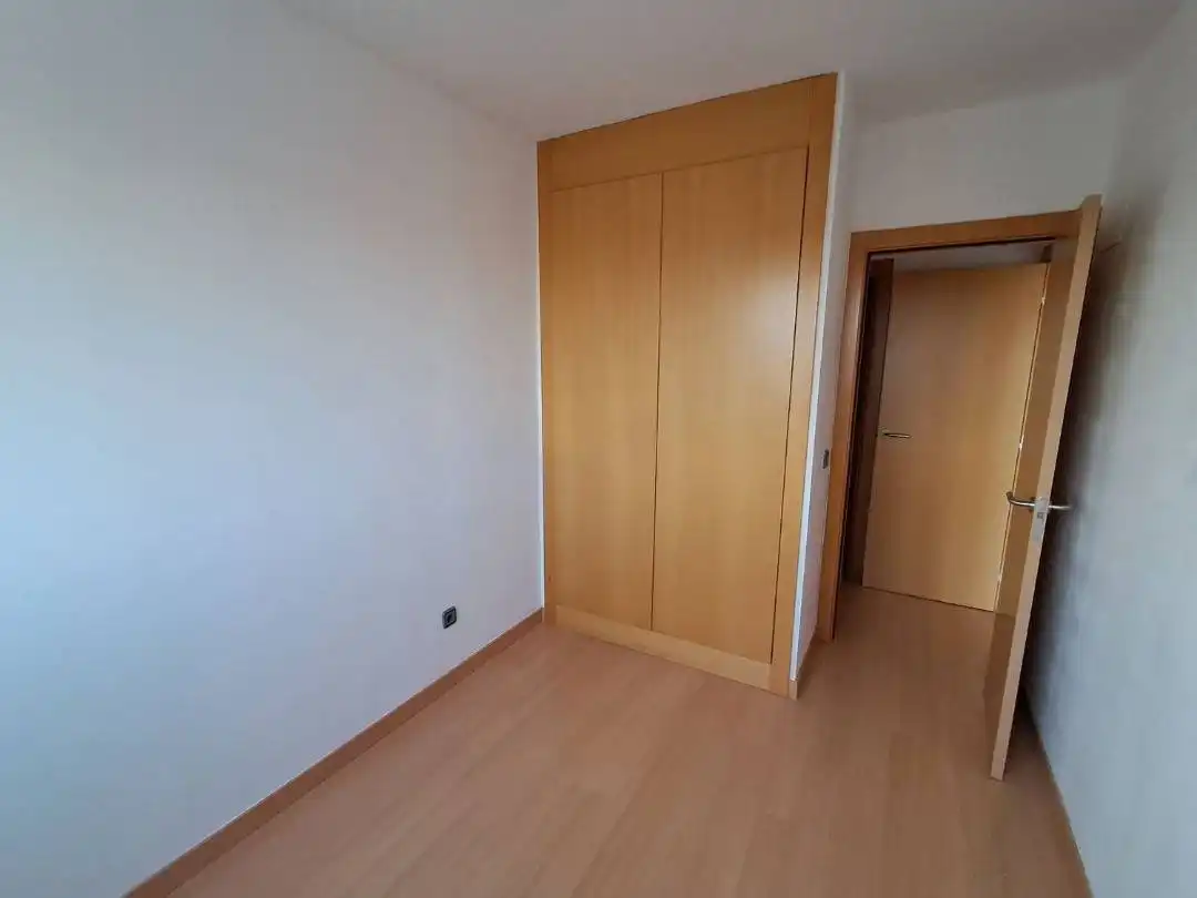 Habitación de Piso en venta en Madrid con Calefacción y Balcón
