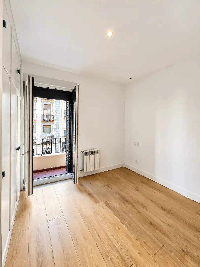 Flat with terrace for sale in Calle de Sebastián Elcano, imagen 5