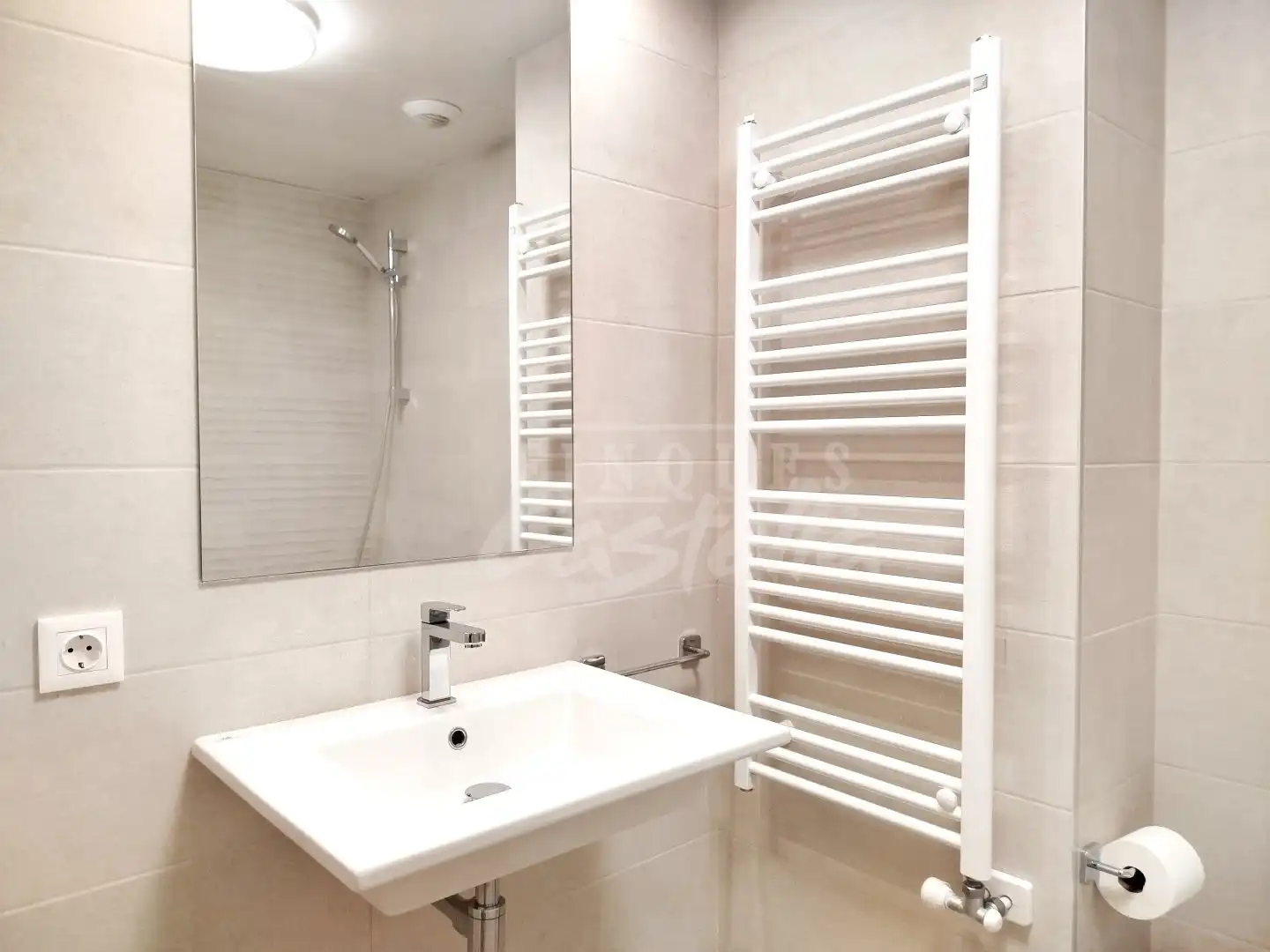 Badezimmer von Wohnung zur Miete in Mataró mit Klimaanlage, Heizung und Terrasse