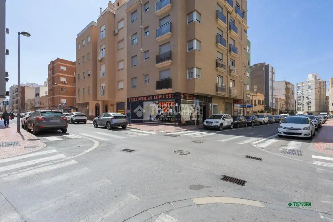 Vista exterior de Piso en venta en Almería