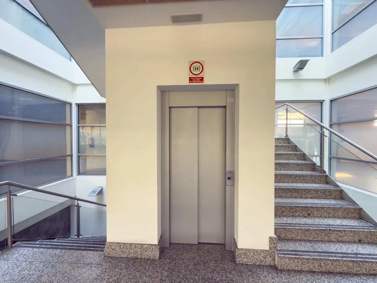 Gemischtgenutztes Gebäude zum Verkauf in Montserrat - Parque Empresarial, imagen 15