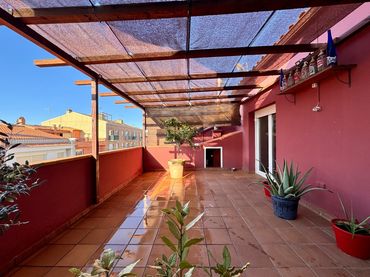 Adosado con balcón en venta en Carrer de Pals 103