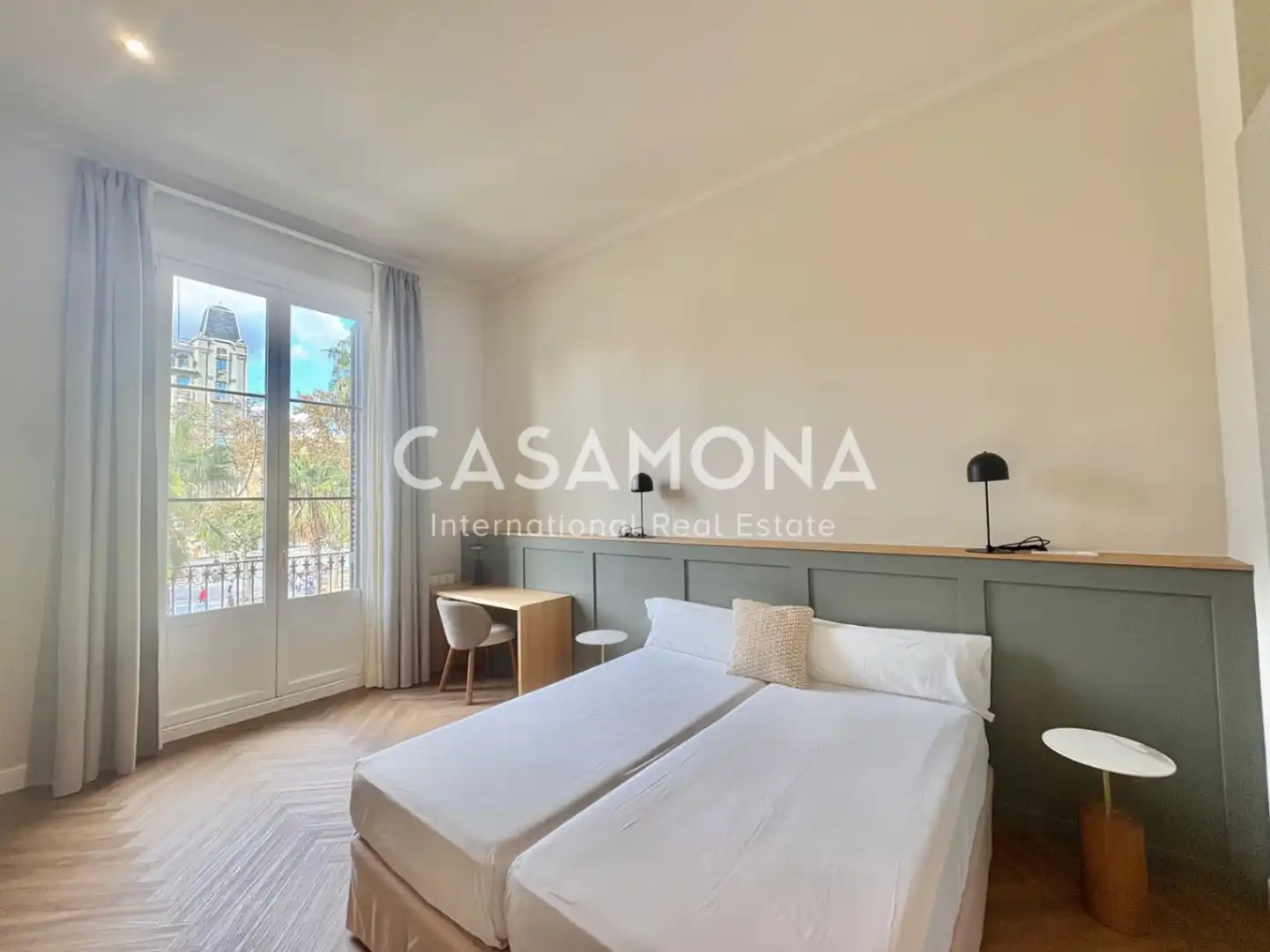 Dormitori de Apartament en venda en Barcelona amb Aire condicionat, Calefacció i Terrassa