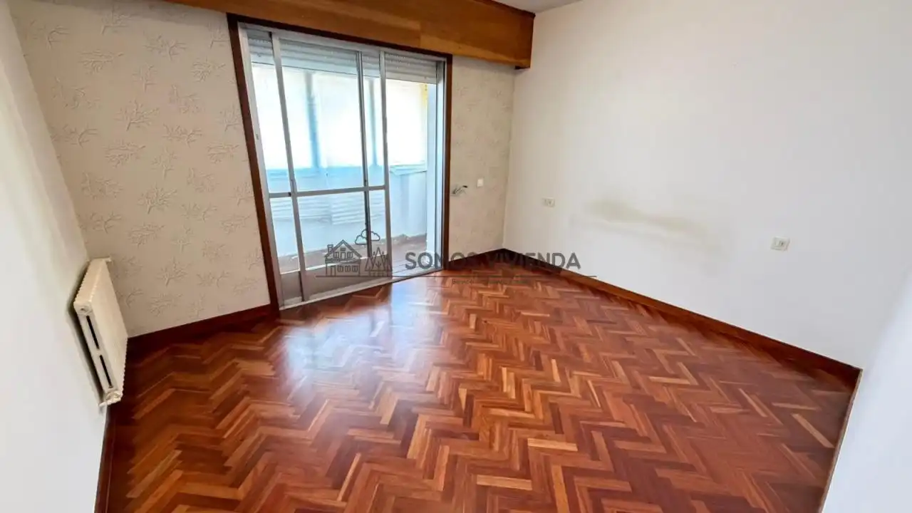 Bedroom of Flat for sale in Ourense Capital   with Heating, Parquet flooring and Balcony