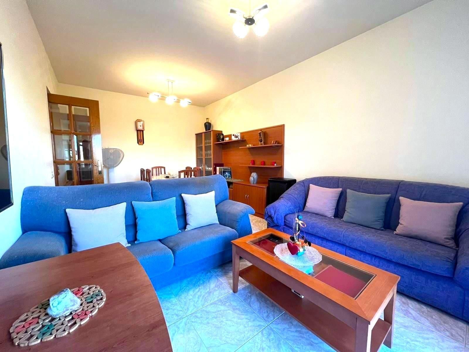 Sala d'estar de Casa adosada en venda en Deltebre amb Calefacció, Jardí privat i Terrassa