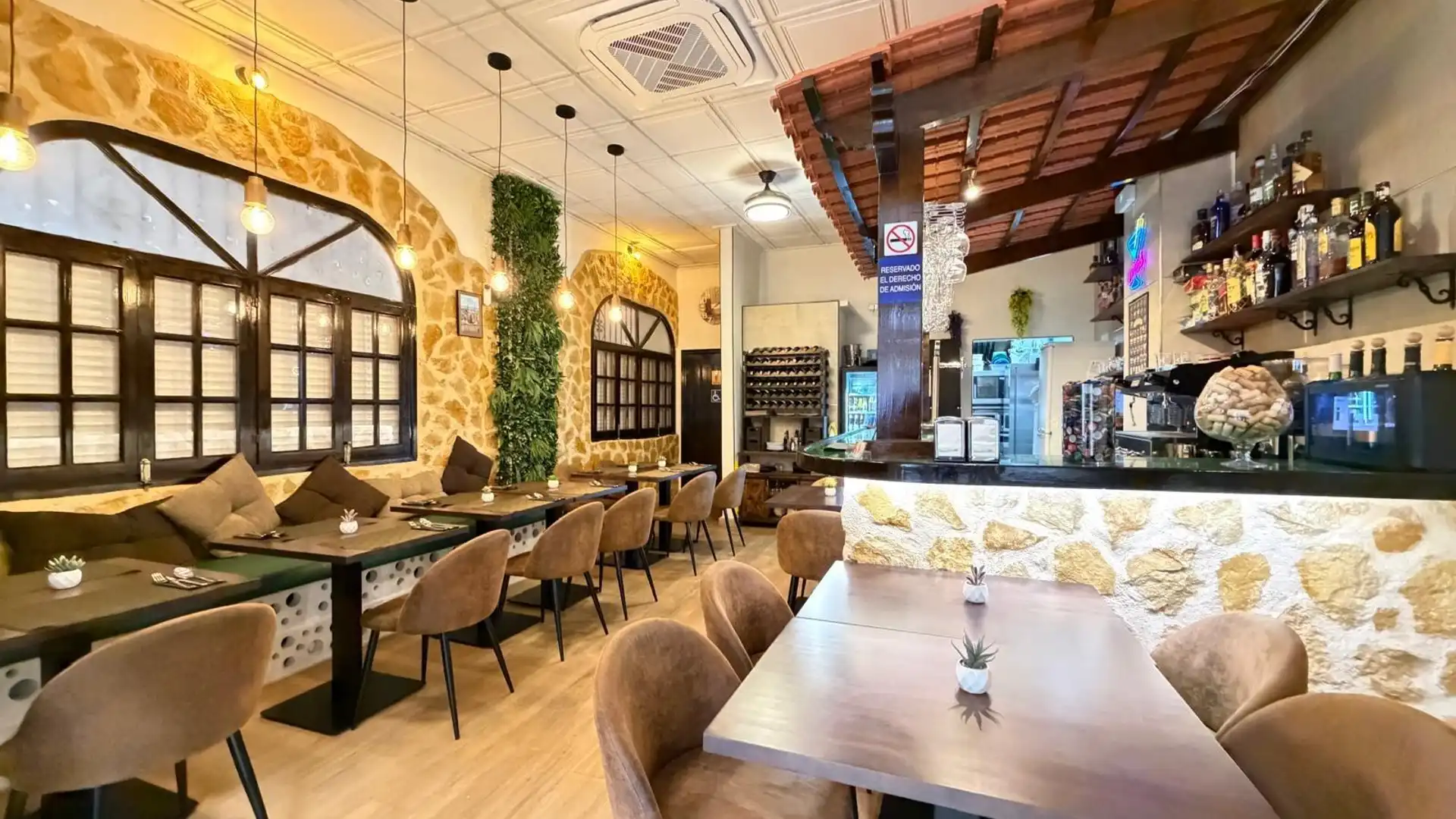 Local en venta en Torrevieja con Aire acondicionado, Terraza y Amueblado