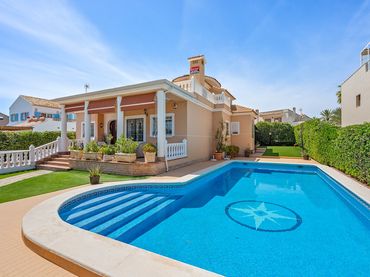 Xalet amb piscina en venda a La Mata