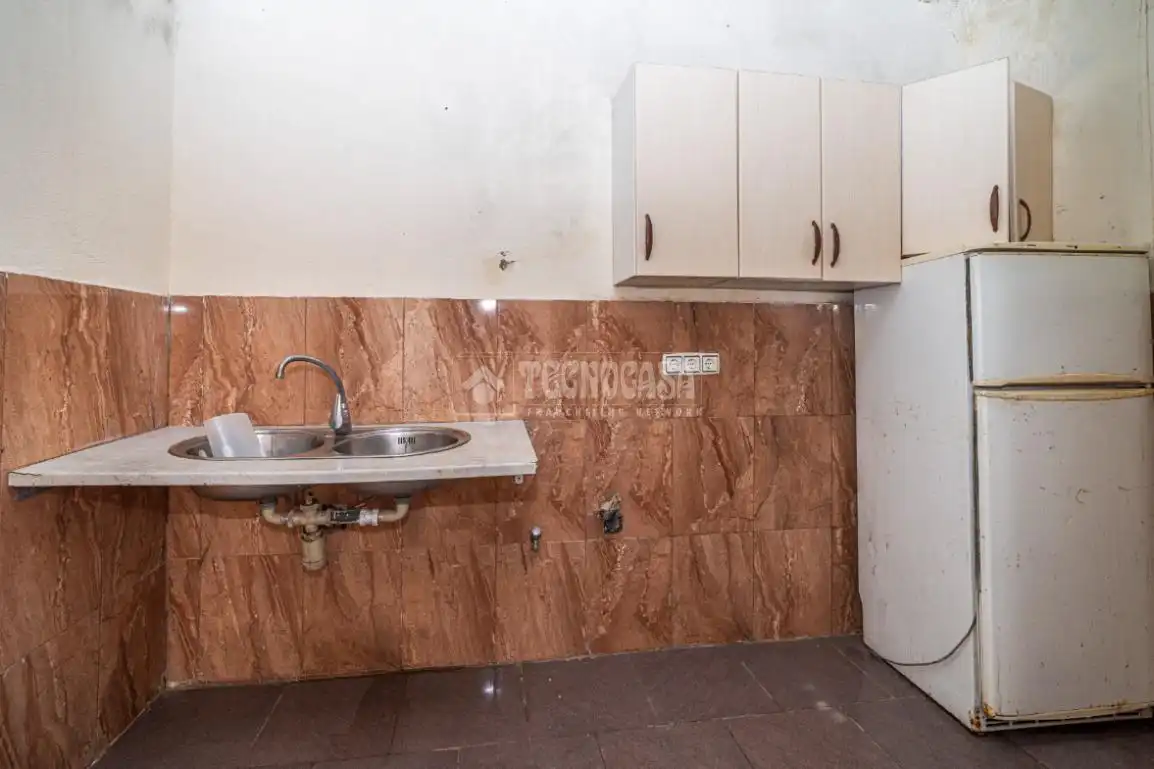Cuina de Casa adosada en venda en Linares amb Aire condicionat i Terrassa