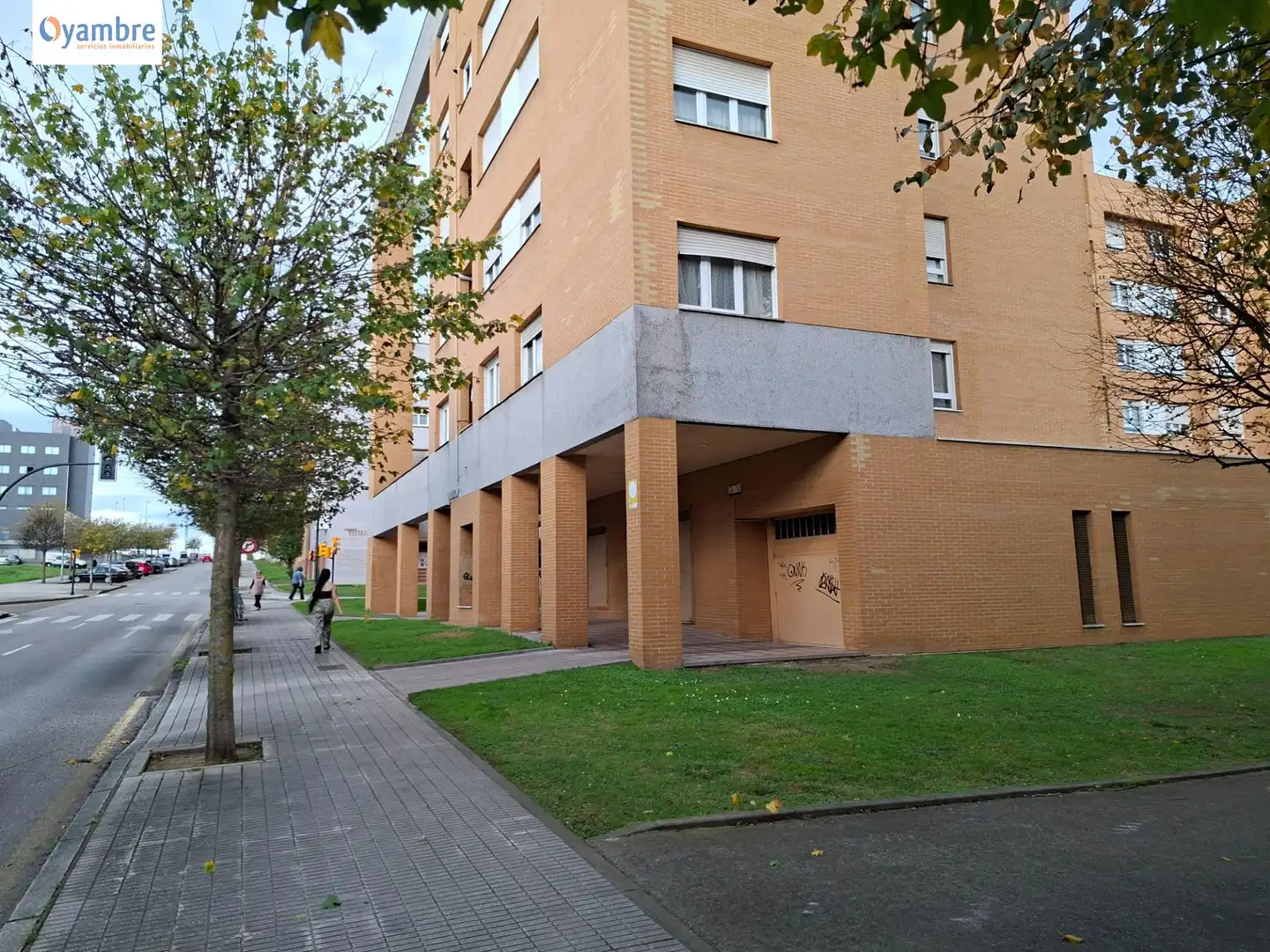 Vista exterior de Pis en venda en Gijón  amb Terrassa i Balcó