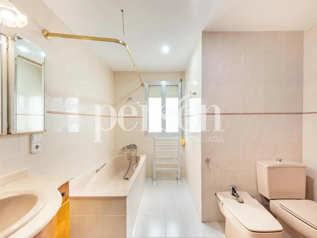 Bathroom of Flat for sale in Valencia  with Parquet flooring and Balcony