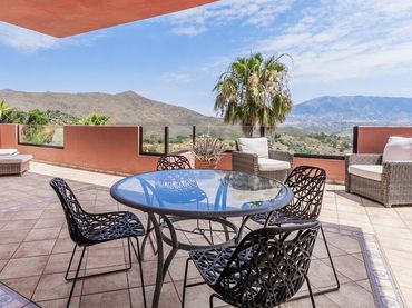 Apartment with pool for sale in La Mairena