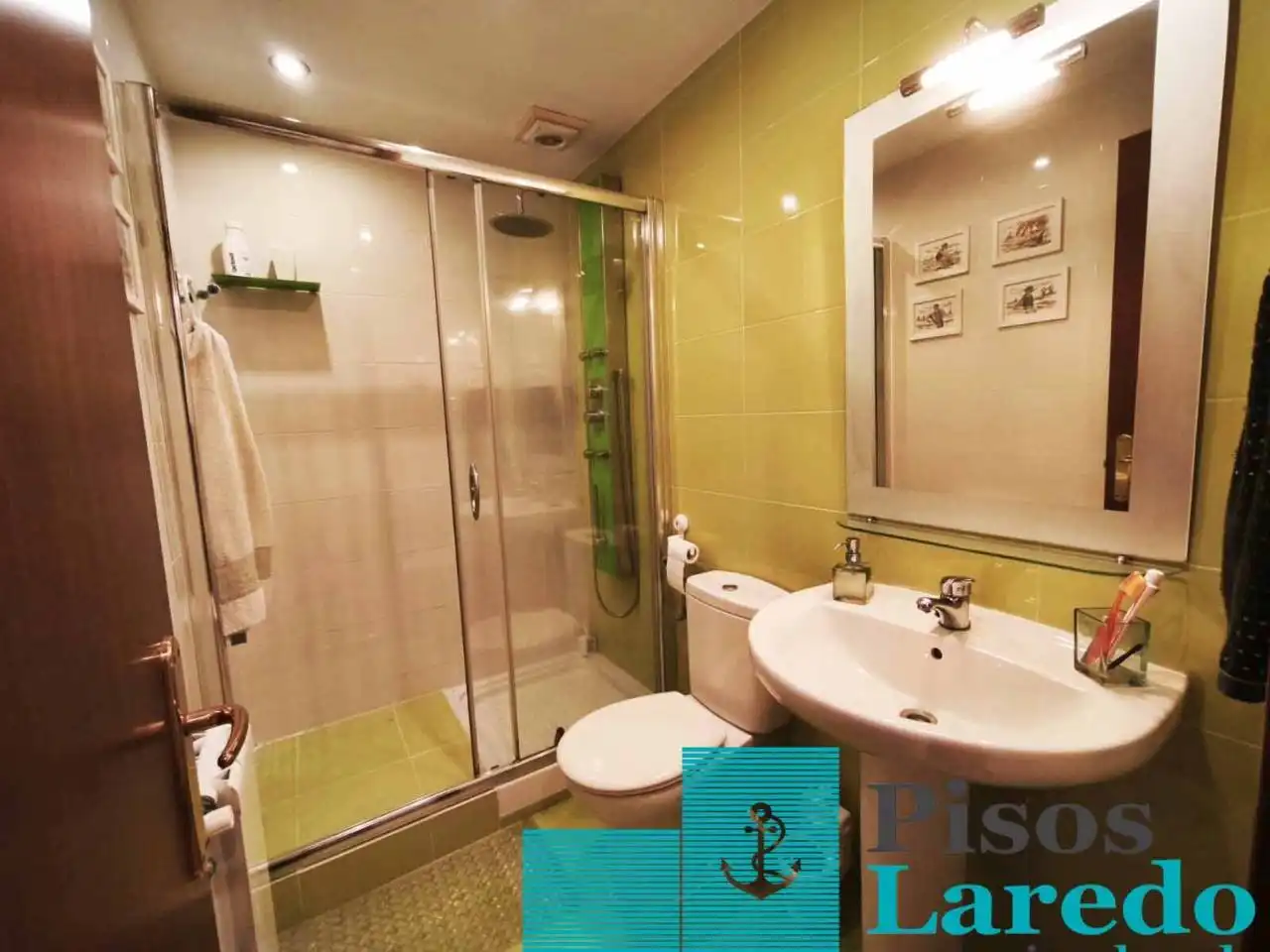Baño de Piso en venta en Laredo con Calefacción, Parquet y Amueblado